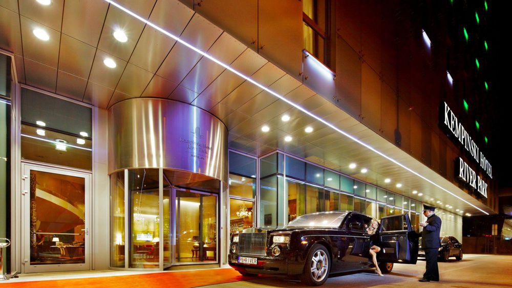 河滨公园大酒店-奢华精选 布拉迪斯拉发 外观 照片 The entrance of the hotel