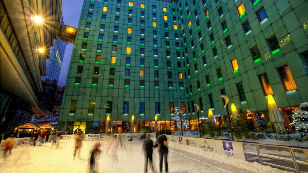 河滨公园大酒店-奢华精选 布拉迪斯拉发 外观 照片 The hotel at night
