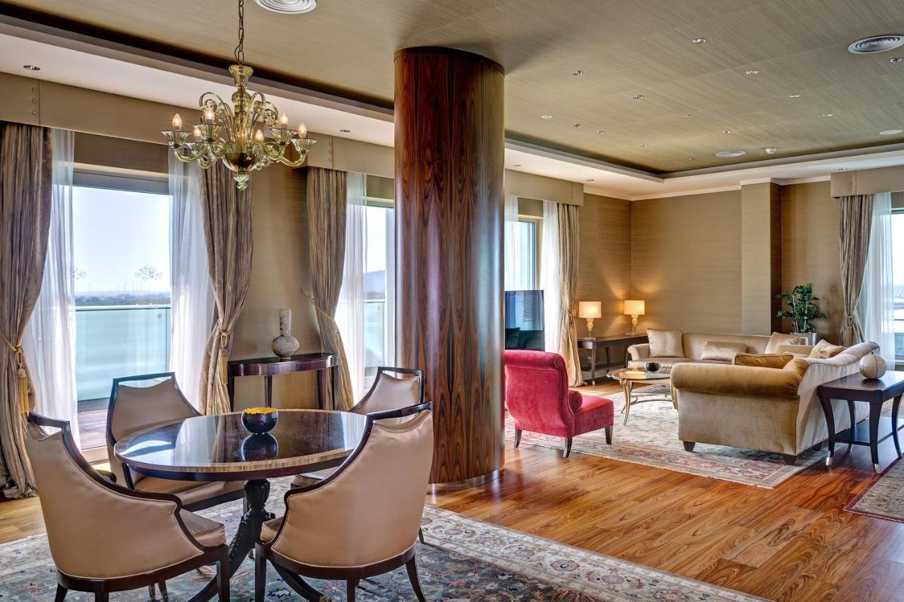 河滨公园大酒店-奢华精选 布拉迪斯拉发 外观 照片 A suite at the Four Seasons Hotel, Istanbul
