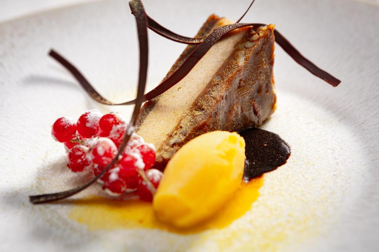 河滨公园大酒店-奢华精选 布拉迪斯拉发 外观 照片 A dessert