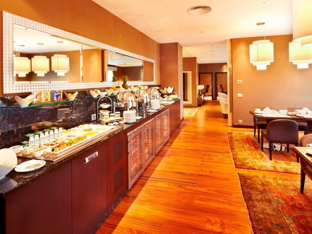 河滨公园大酒店-奢华精选 布拉迪斯拉发 设施 照片 The lounge at the airport