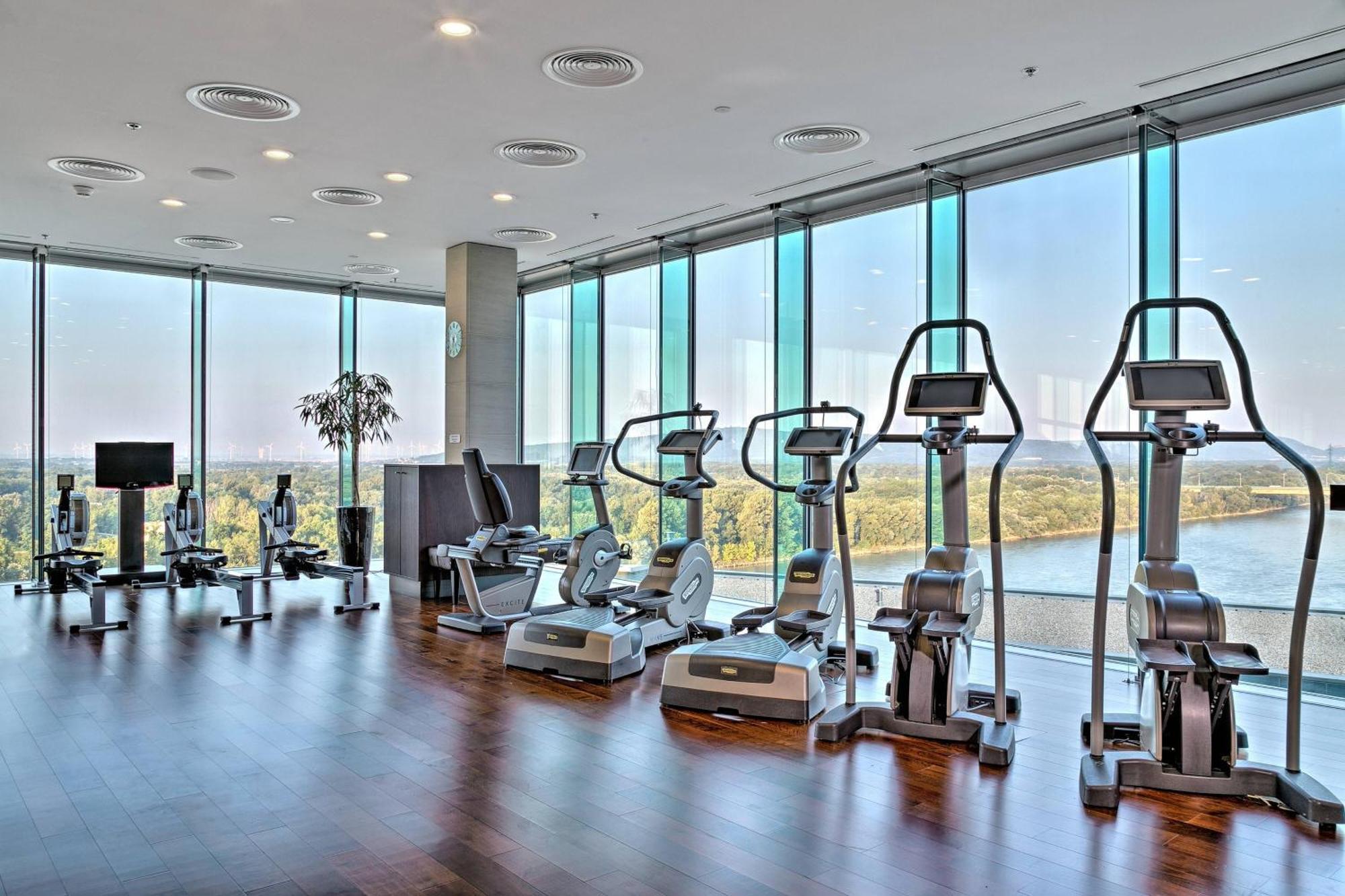 河滨公园大酒店-奢华精选 布拉迪斯拉发 外观 照片 The gym at the hotel