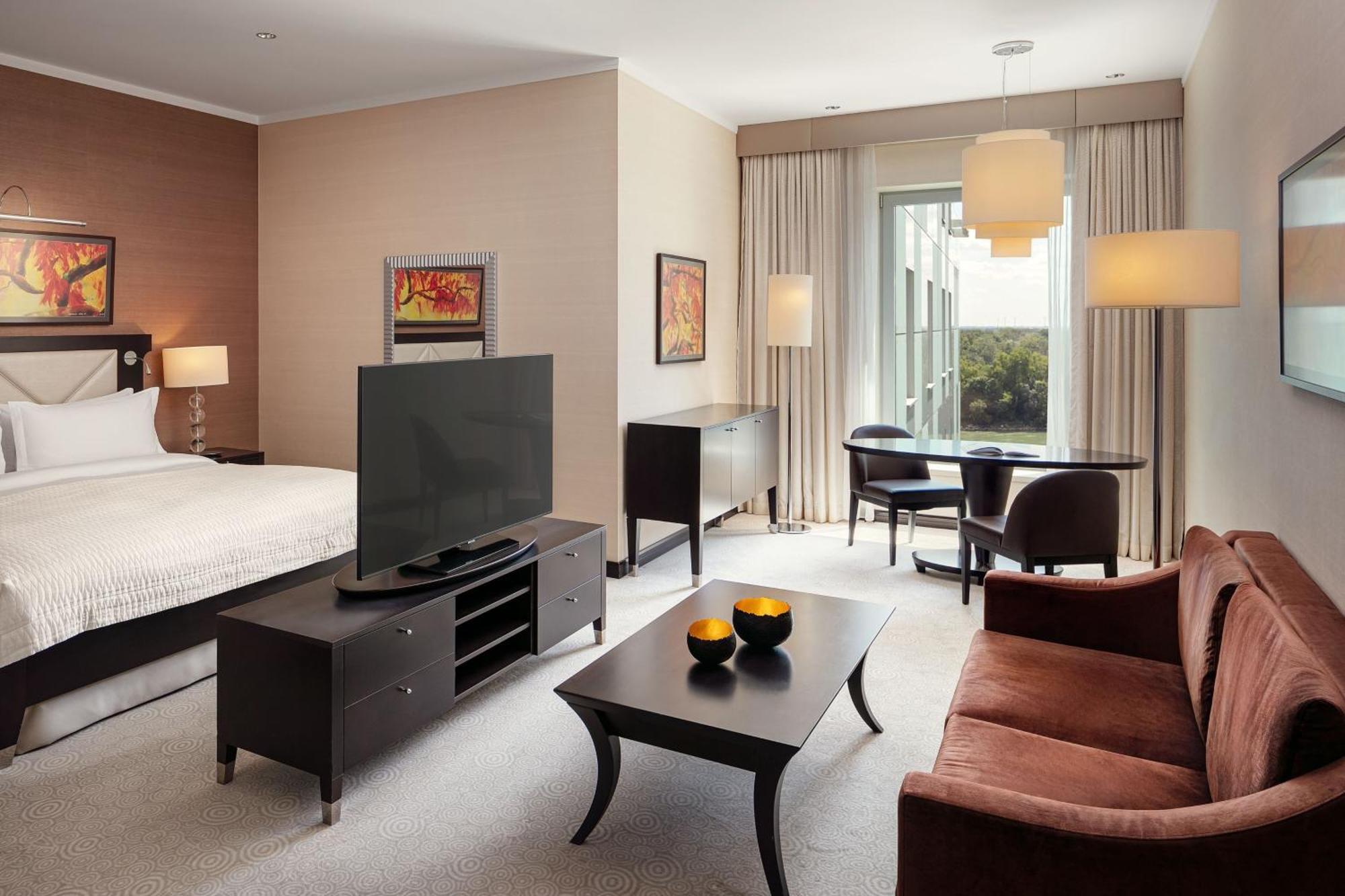 河滨公园大酒店-奢华精选 布拉迪斯拉发 外观 照片 A typical studio apartment