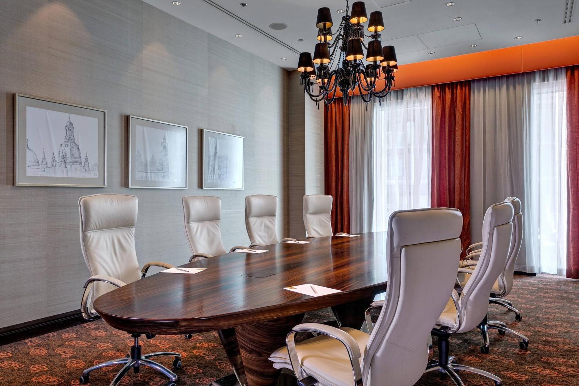 河滨公园大酒店-奢华精选 布拉迪斯拉发 外观 照片 Boardroom at the InterContinental Hotel, London, Park Lane