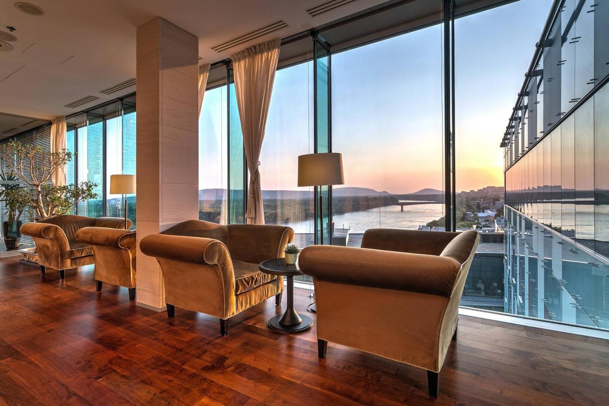 河滨公园大酒店-奢华精选 布拉迪斯拉发 外观 照片 The lounge at the hotel