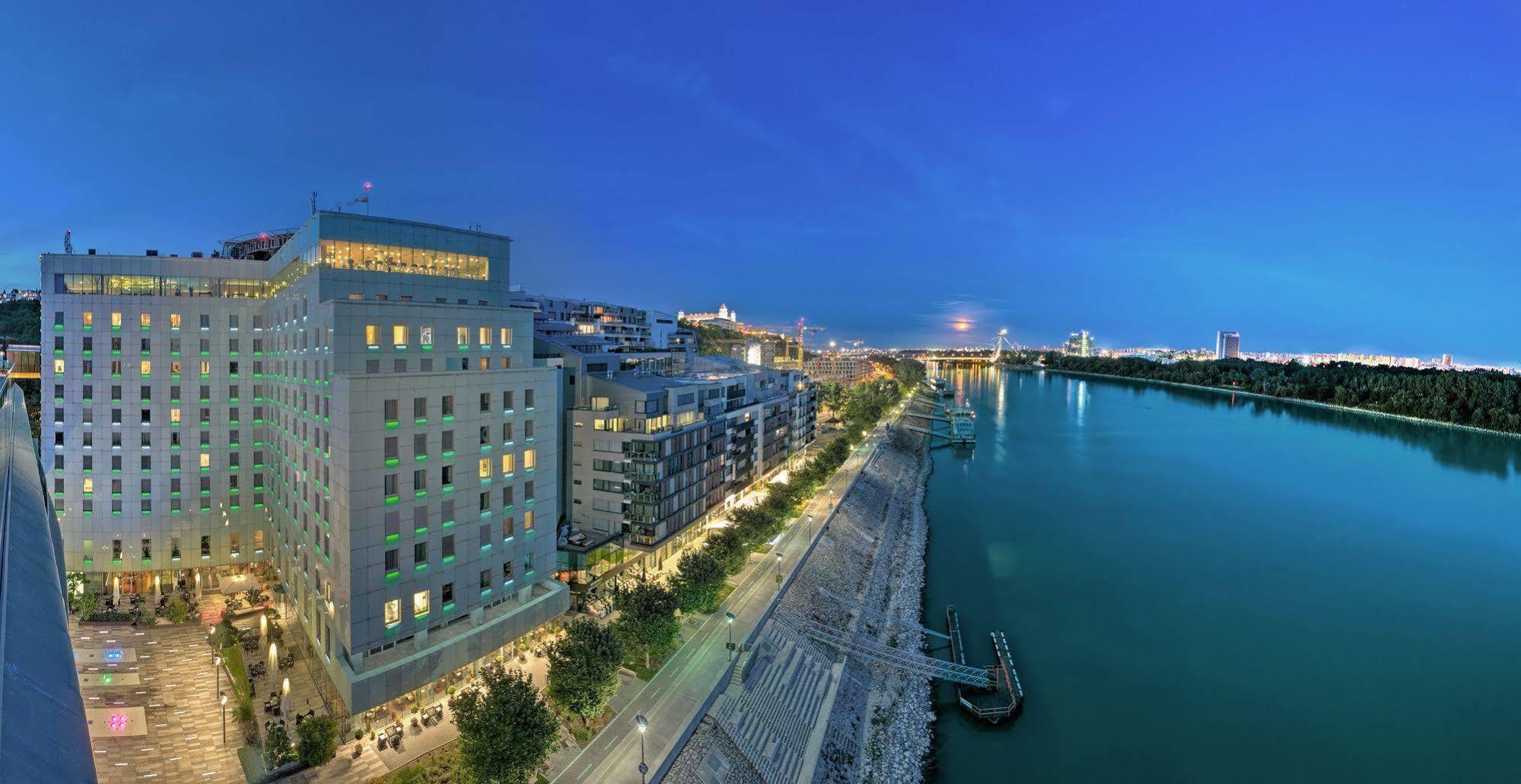 河滨公园大酒店-奢华精选 布拉迪斯拉发 外观 照片 The Donau City